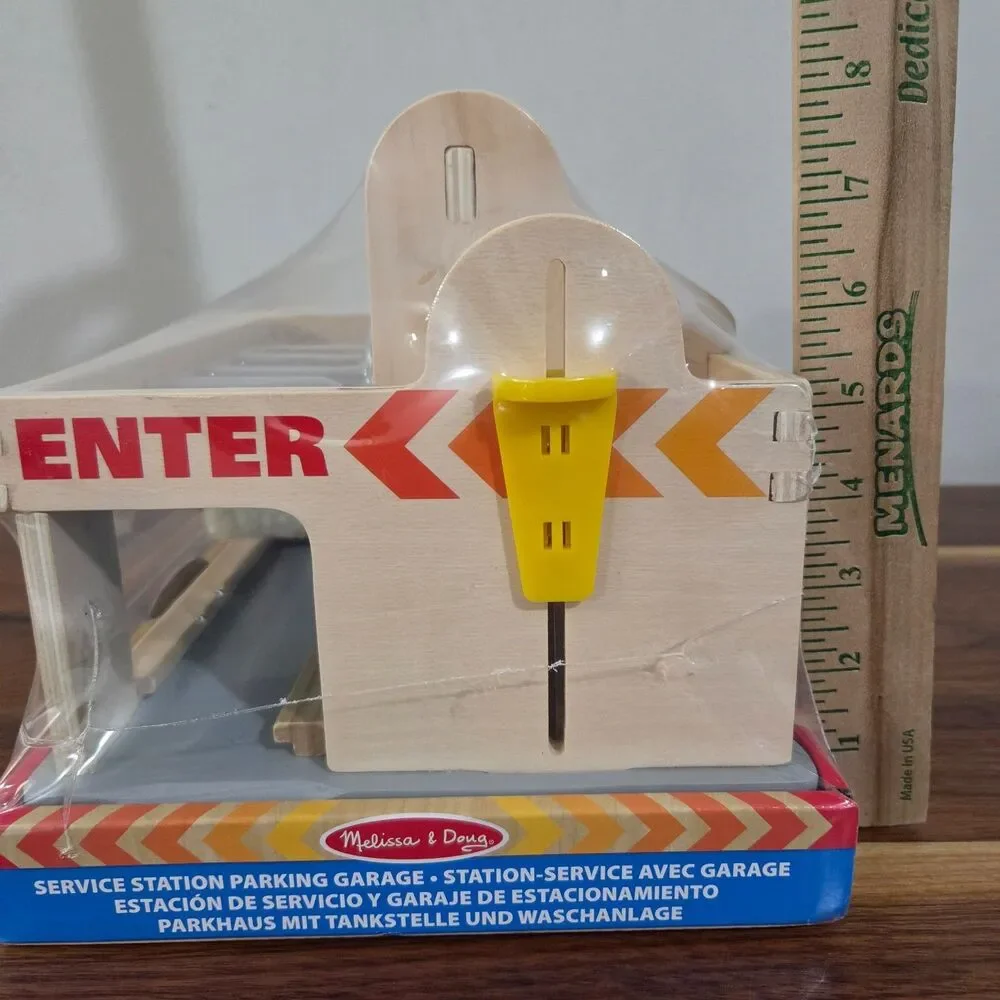 Melissa & Doug Service Station Parking Garage Car Wash Wood Toy 2 Wooden Cars